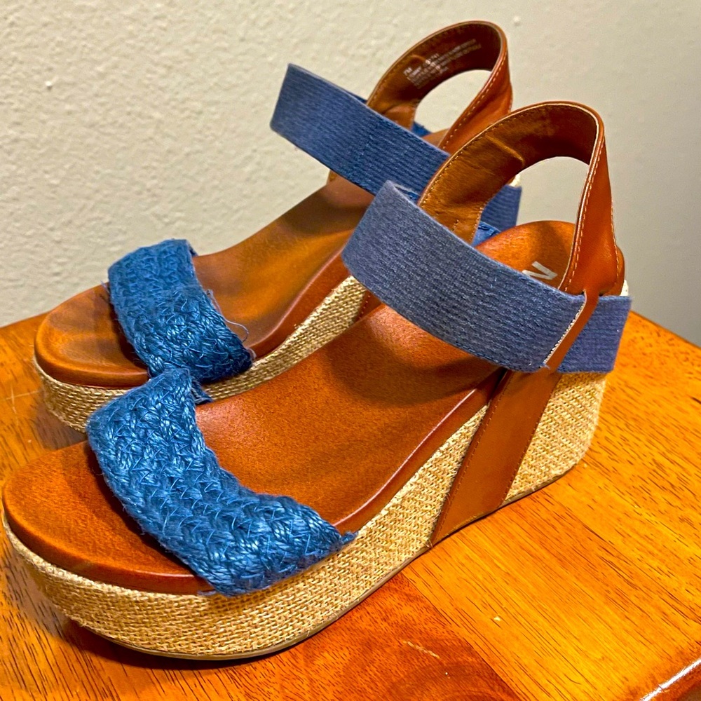Wedge sandals size 7